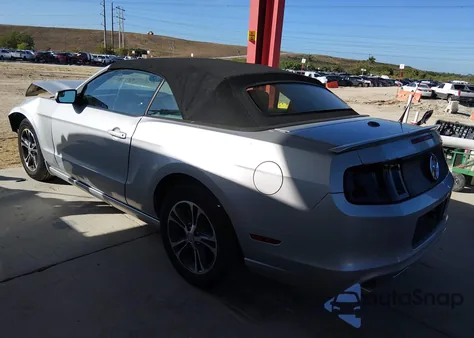 2013 Ford Mustang V6 Premium z USA, uszkodzony, nr VIN 1ZVBP8EM8D5243821